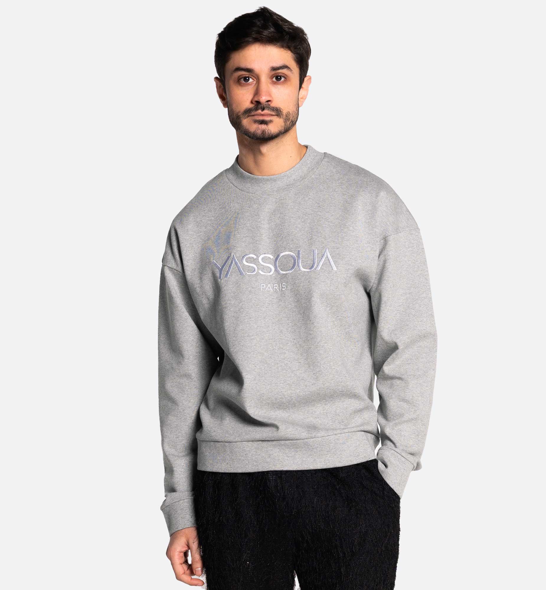 PULL RAS-DU-COU GRIS EN VISCOSE AVEC BRODERIE DEVANT