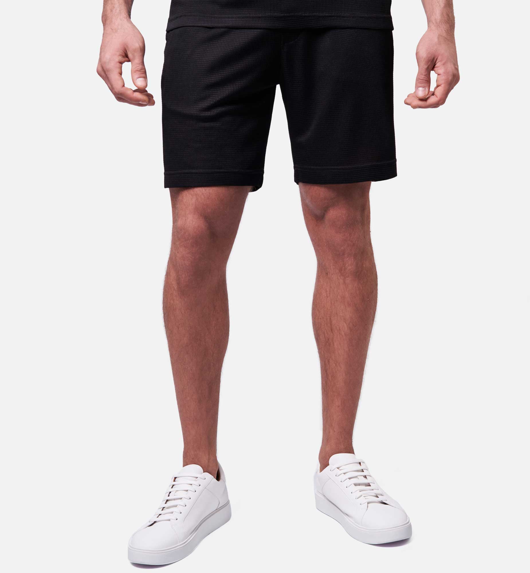 BERMUDA NOIR EN VISCOSE AJOURÉ