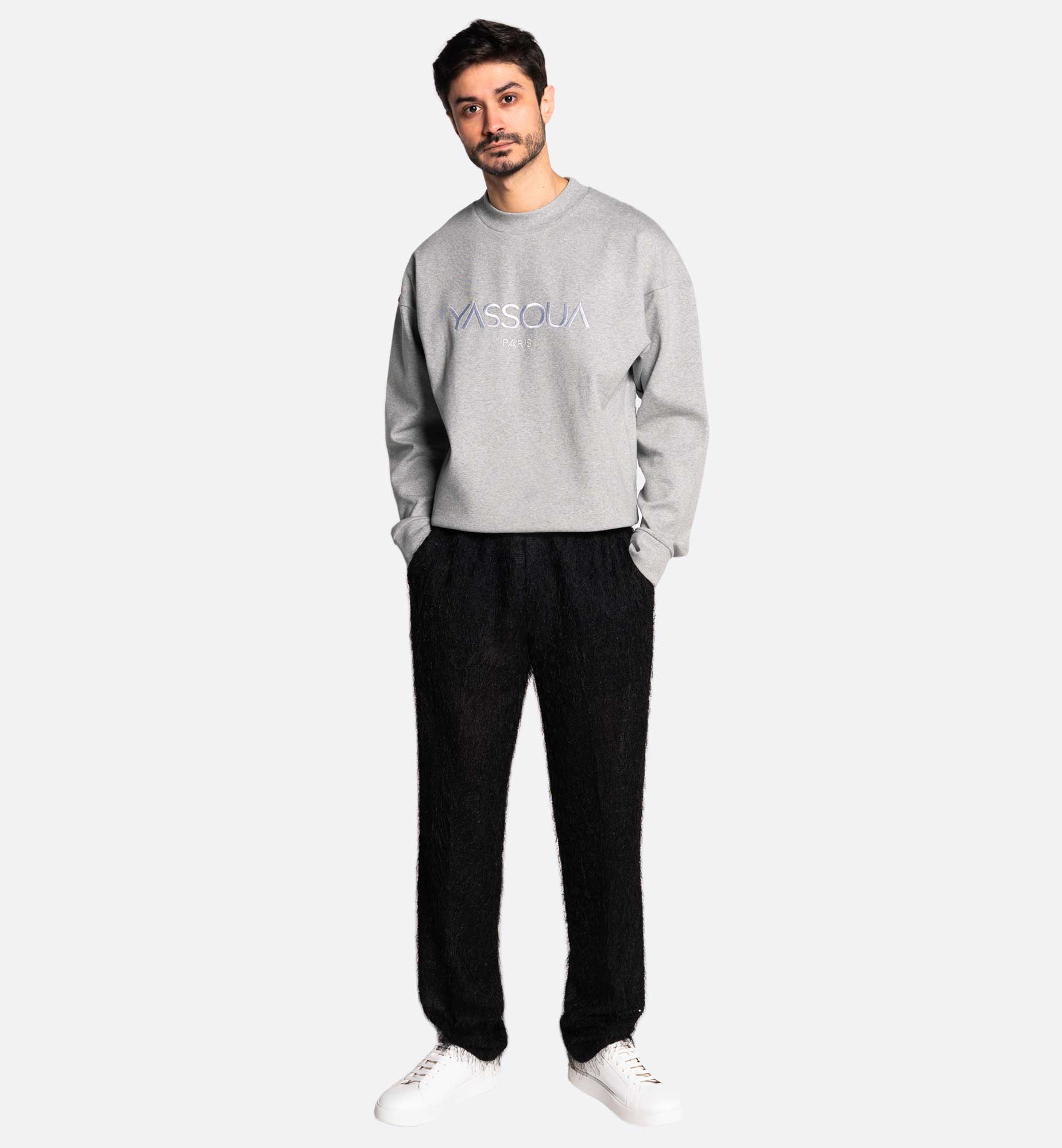PULL RAS-DU-COU GRIS EN VISCOSE AVEC BRODERIE DEVANT